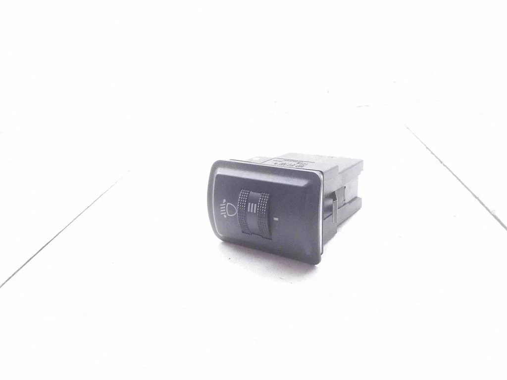 Regulator poziomu reflektorów – Audi A4 S4 B5 8D (1999-2000)