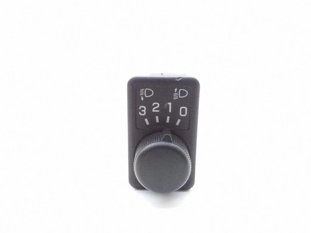Headlight level height control switch – Nissan Primera (1997-1999)