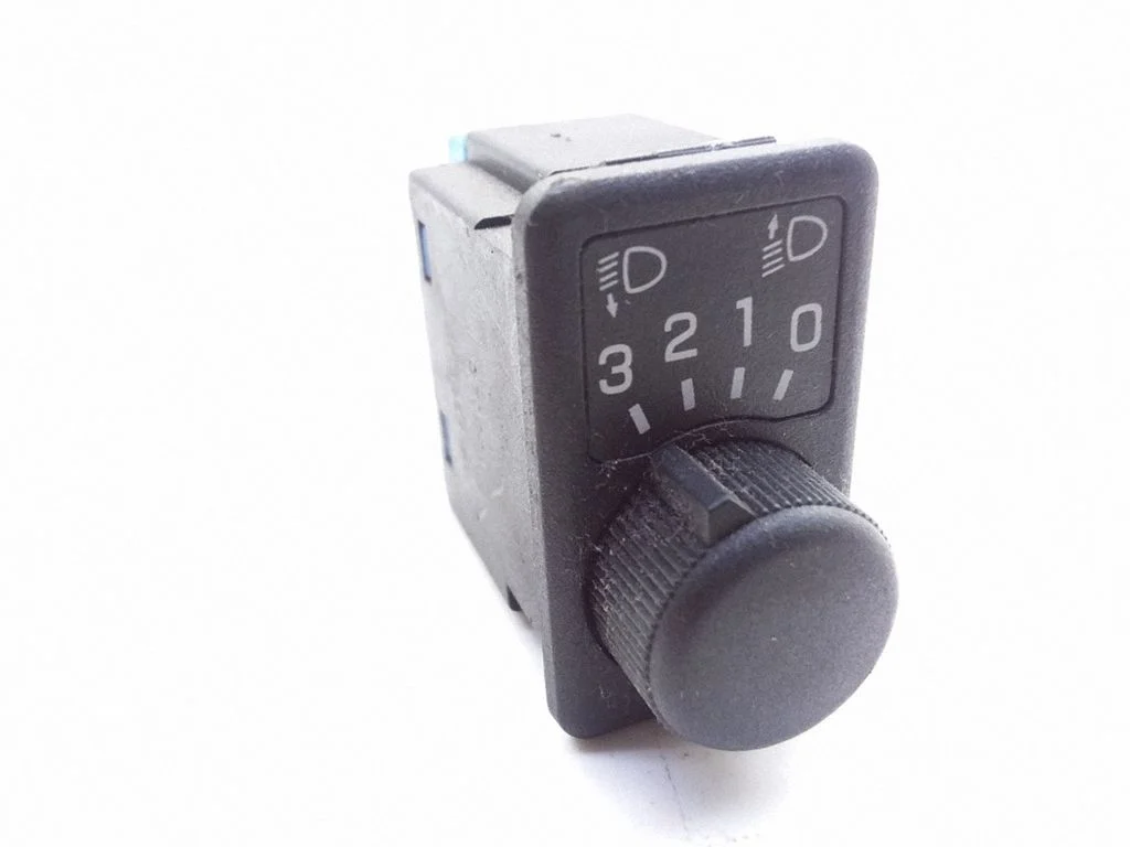 Headlight level height control switch 37044A