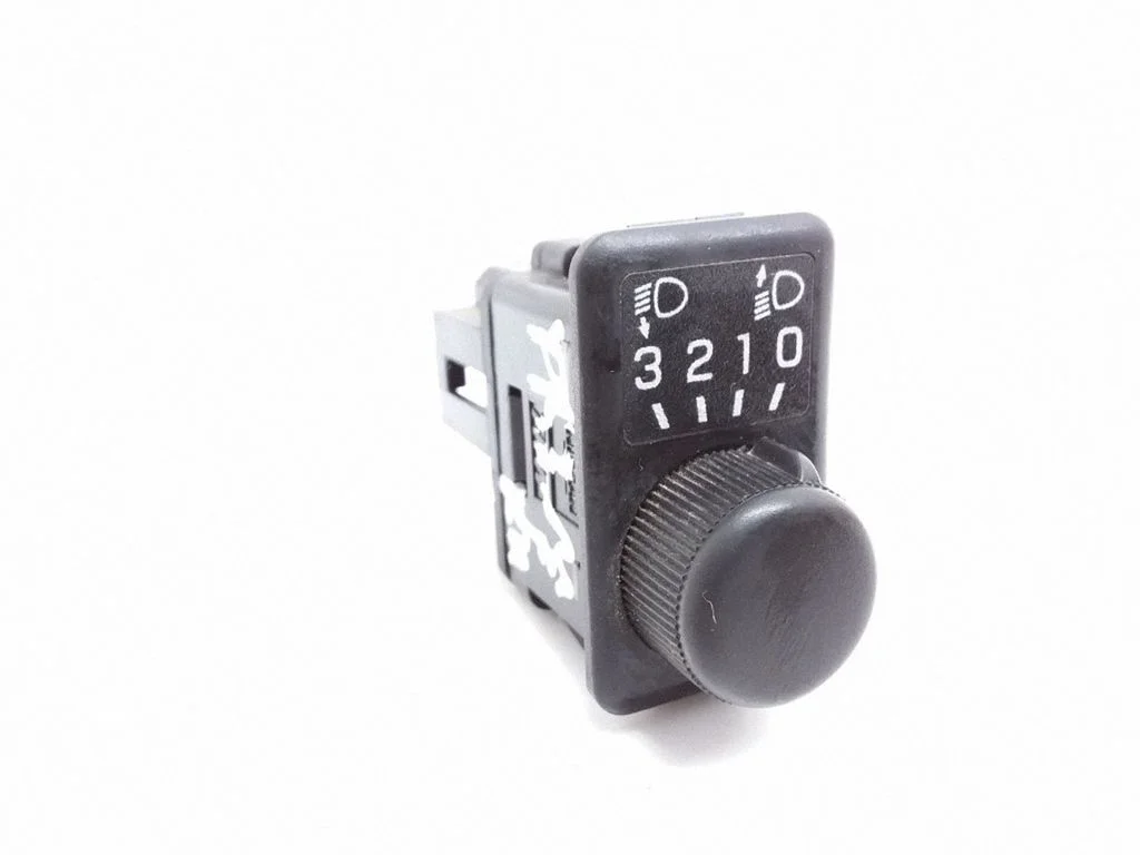 Headlight level height control switch – Nissan Primera (1997-1999)
