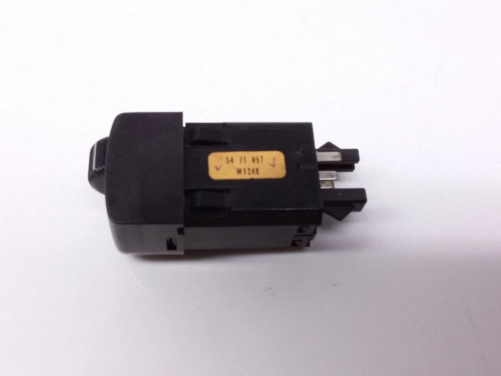 Headlight level height control switch – Saab 9-5 (1998-2005)