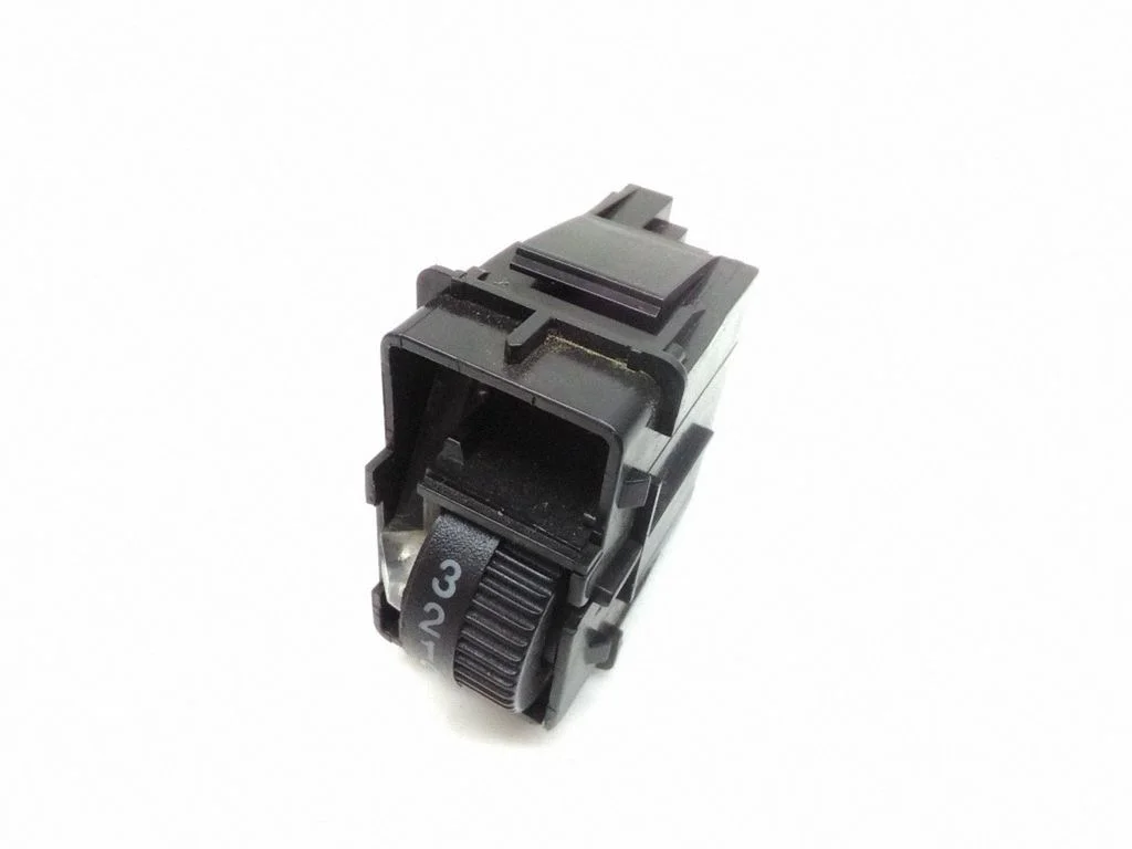 Headlight level height control switch – Honda CR-V (2002-2006)