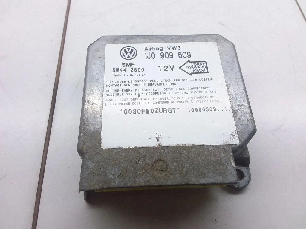 Drošības spilvenu vadības bloks 1J0909609