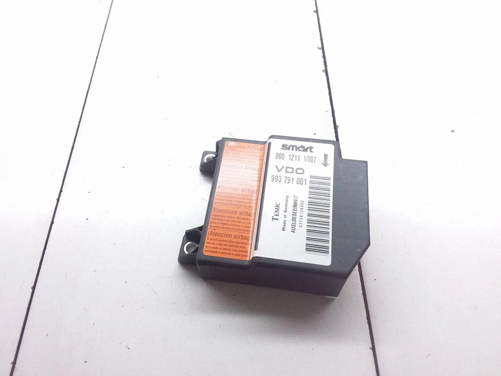 Airbag control unit/module 0001211V007