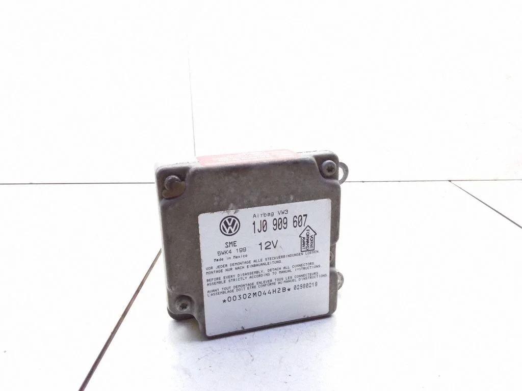 Airbag control unit/module – Volkswagen Passat B5 (1997-2000)