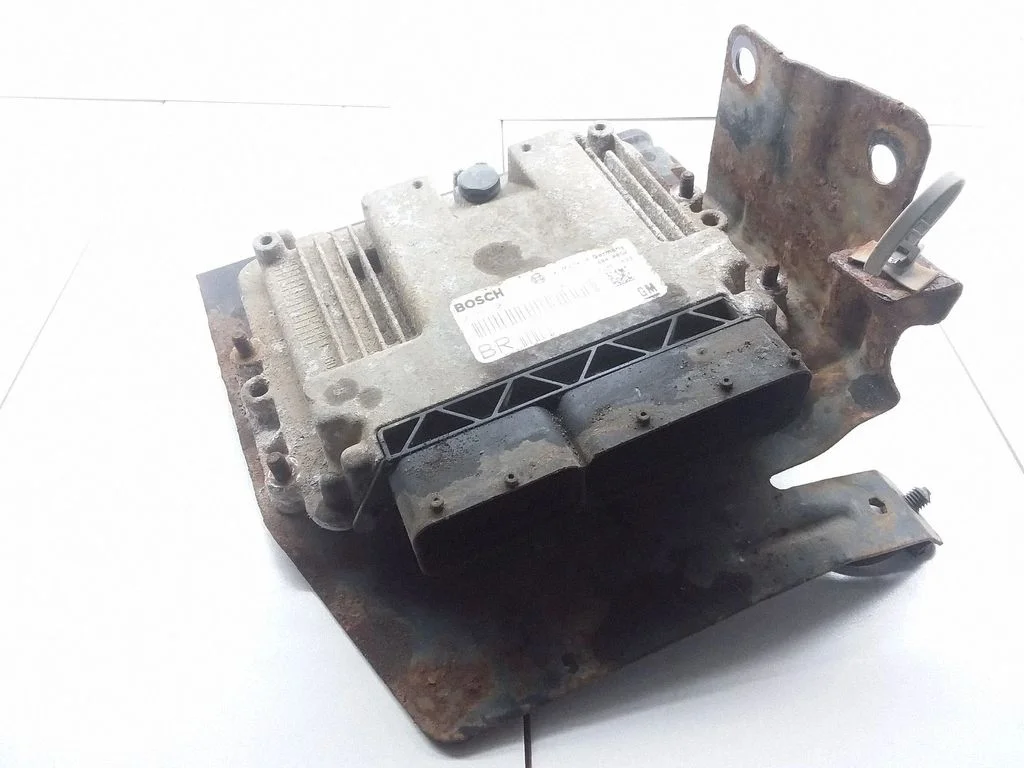 Dzinēja vadības bloks – Opel Zafira B (2005-2014)