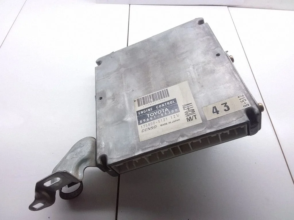 Mootori juhtplokk – Toyota Avensis Verso (2001-2009)