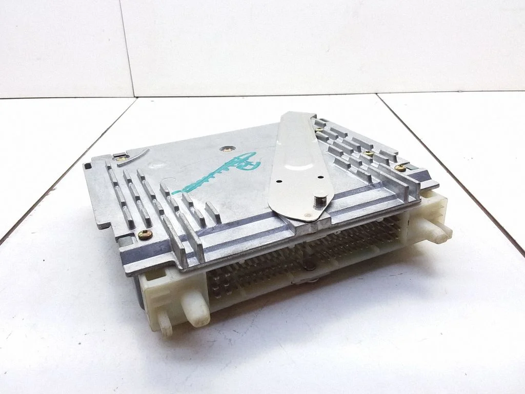 Mootori juhtplokk 0281001430 – Volvo 850 (1991-1997)