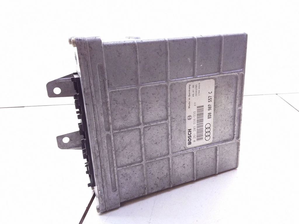 Dzinēja vadības bloks – Audi A4 S4 B5 8D (1999-2000)