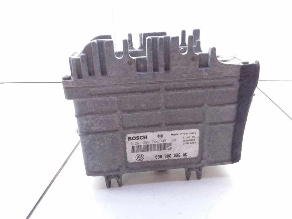 Engine control unit/module – Volkswagen Polo III 6N 6N2 6NF (1995-2001)
