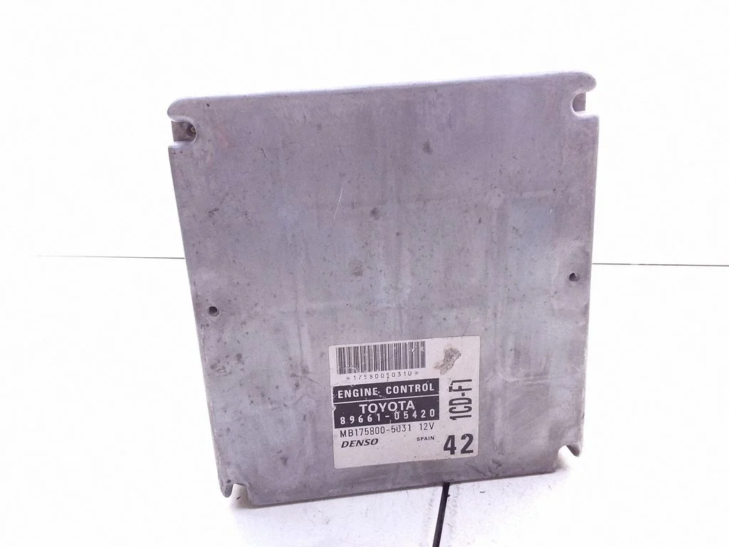 Dzinēja vadības bloks – Toyota Avensis T220 (2000-2003)