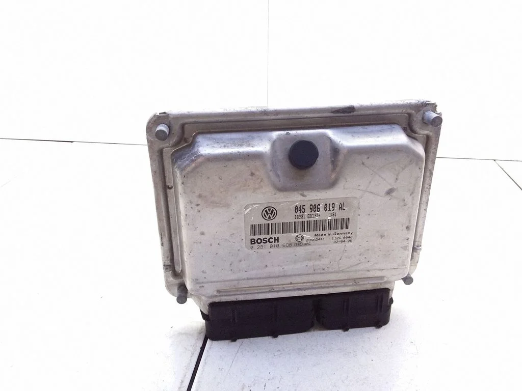 Engine control unit/module – Volkswagen Polo III 6N 6N2 6NF (1995-2001)