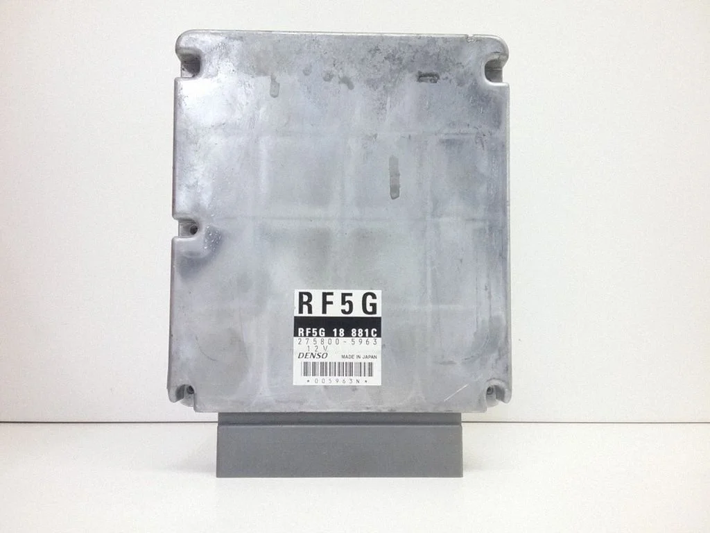 Mootori juhtplokk RF5G18881C – Mazda MPV II LW (1999-2007)
