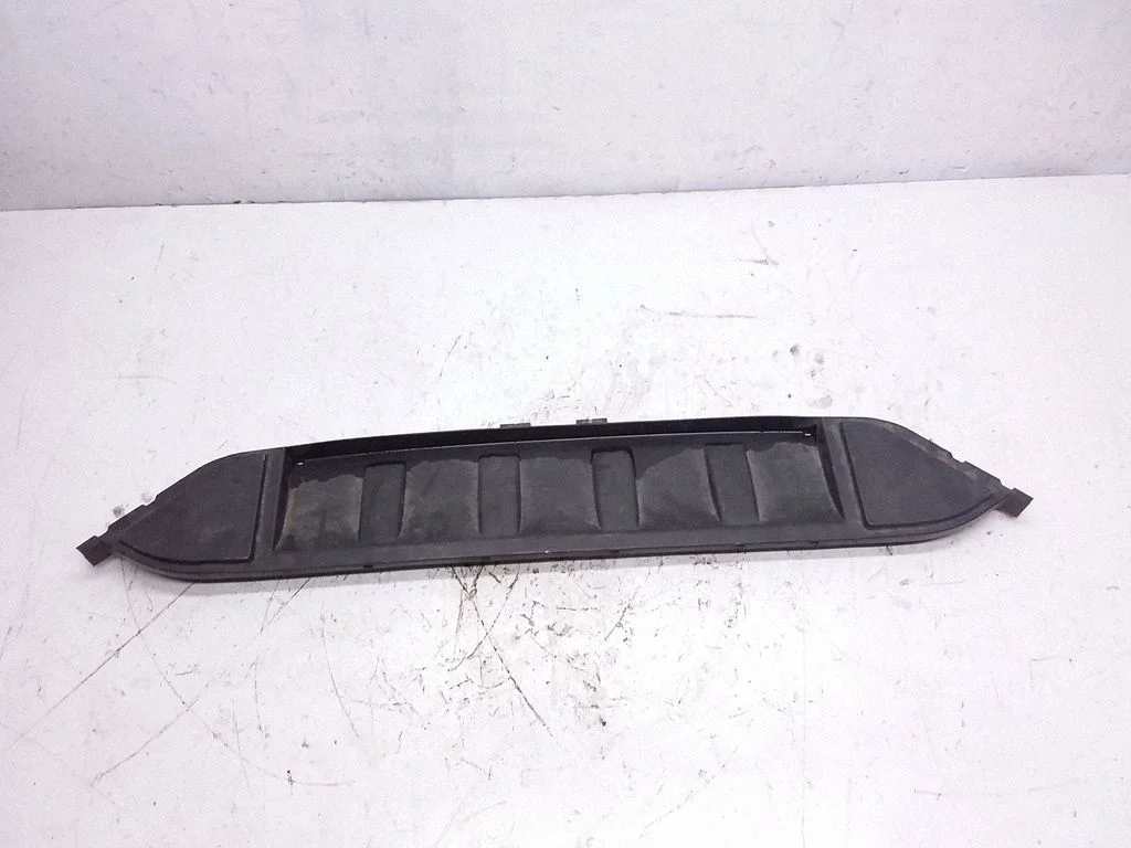 Radiatoru paneļa augšējā daļa – Audi Q7 4L (2005-2015)
