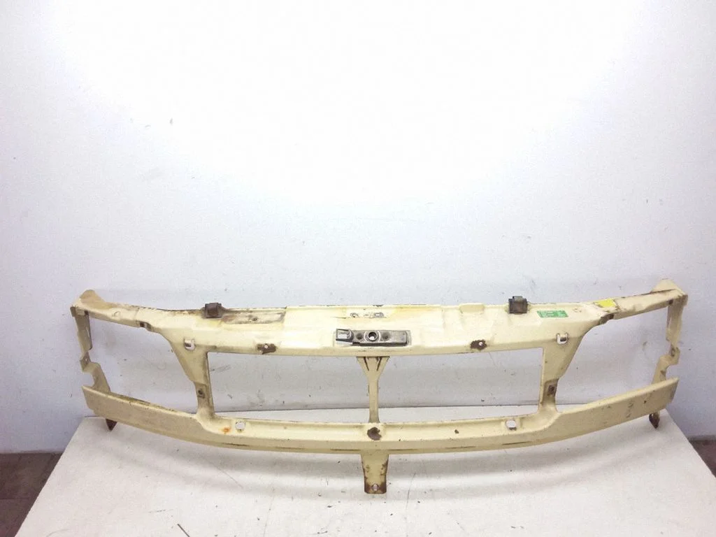 Radiatoru paneļa augšējā daļa – Mercedes-Benz Sprinter W901 W902 W903 W904 (1995-2007)