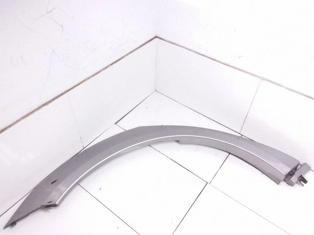 Fender trim (molding) – rear right