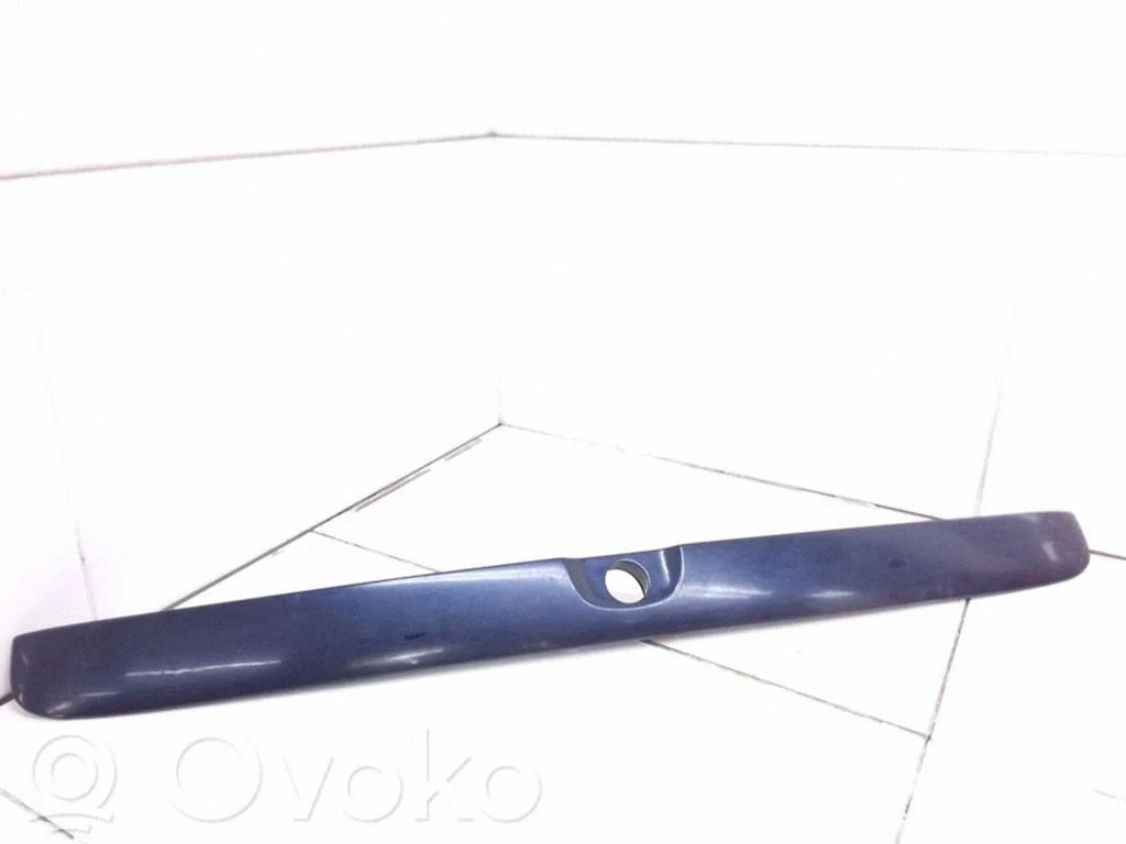Trunk door license plate light bar 90521513
