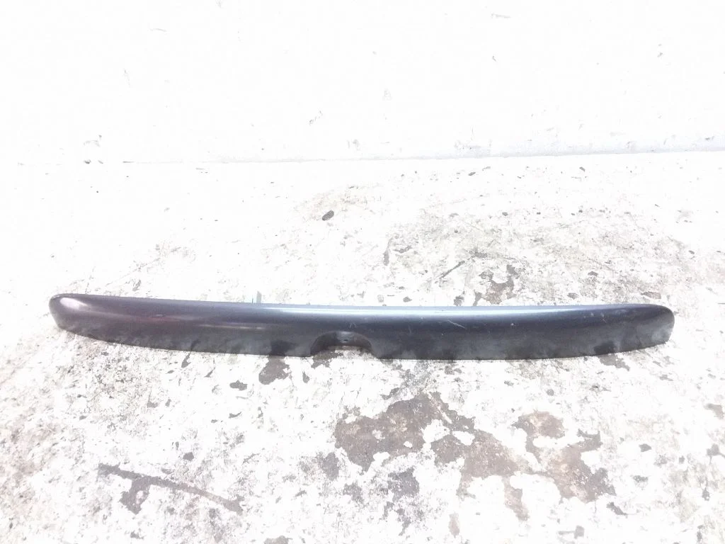 Trunk door license plate light bar 90585933