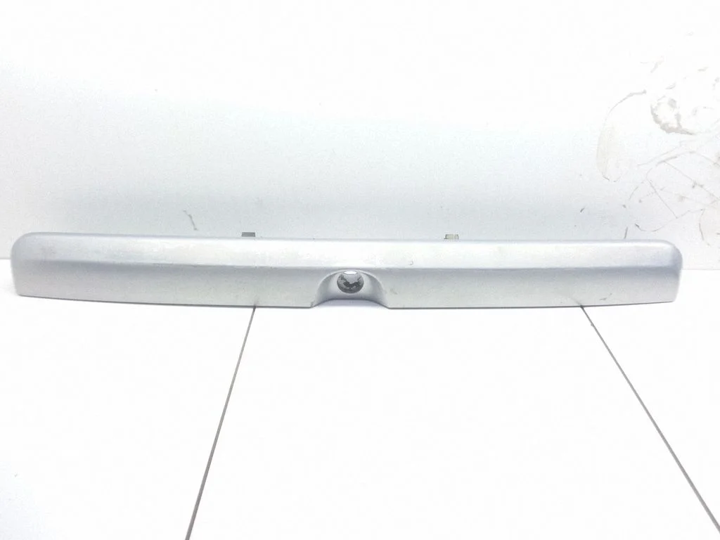 Trunk door license plate light bar – Opel Astra G (1998-2009)