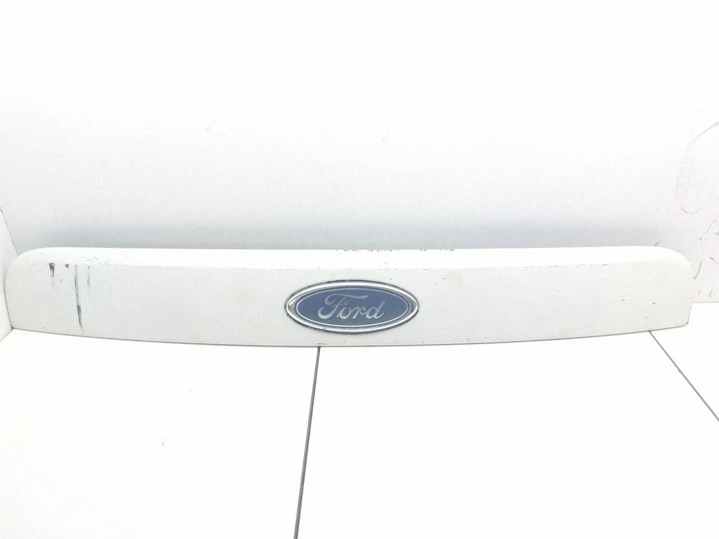 Trunk door license plate light bar 1S71N43400A