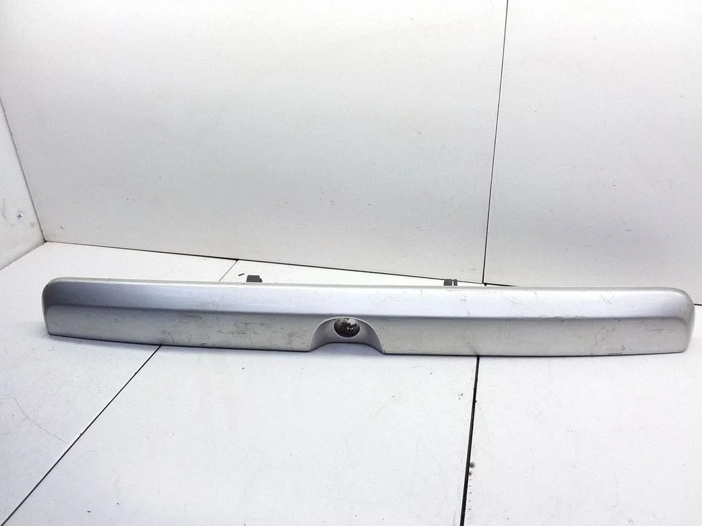 Trunk door license plate light bar – Opel Astra G (1998-2009)