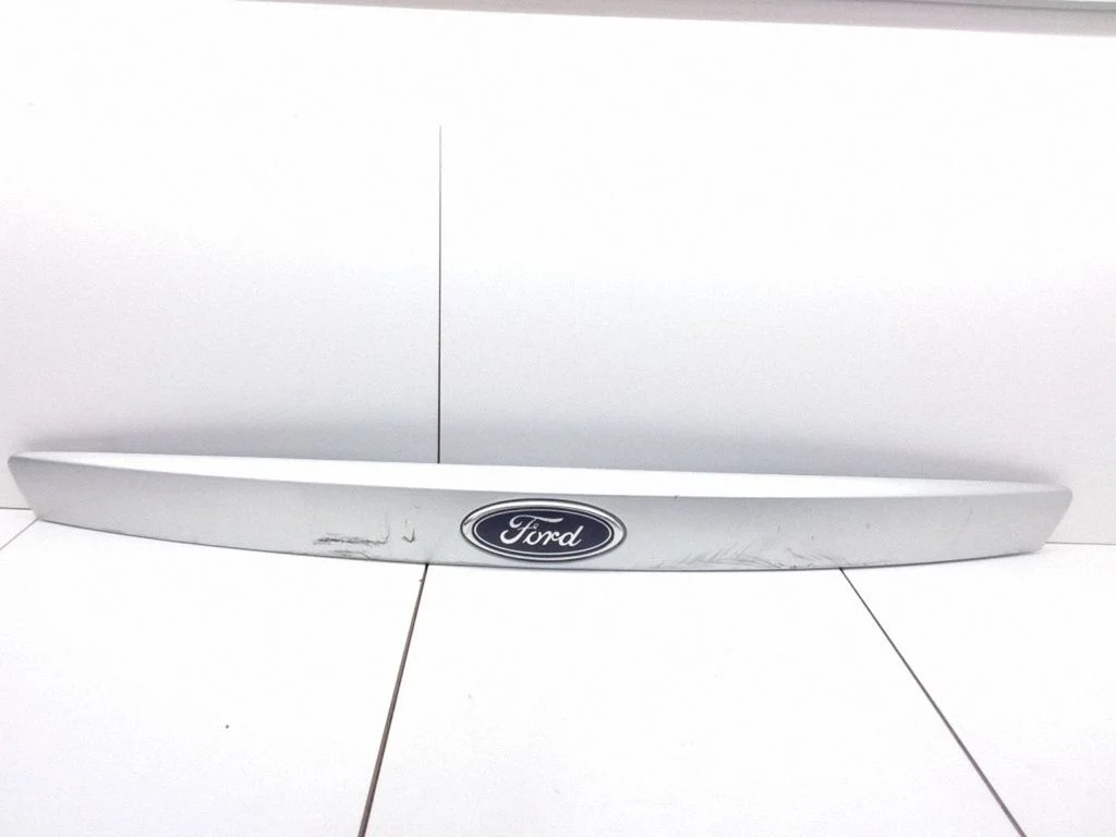 Trunk door license plate light bar 1S71F43400