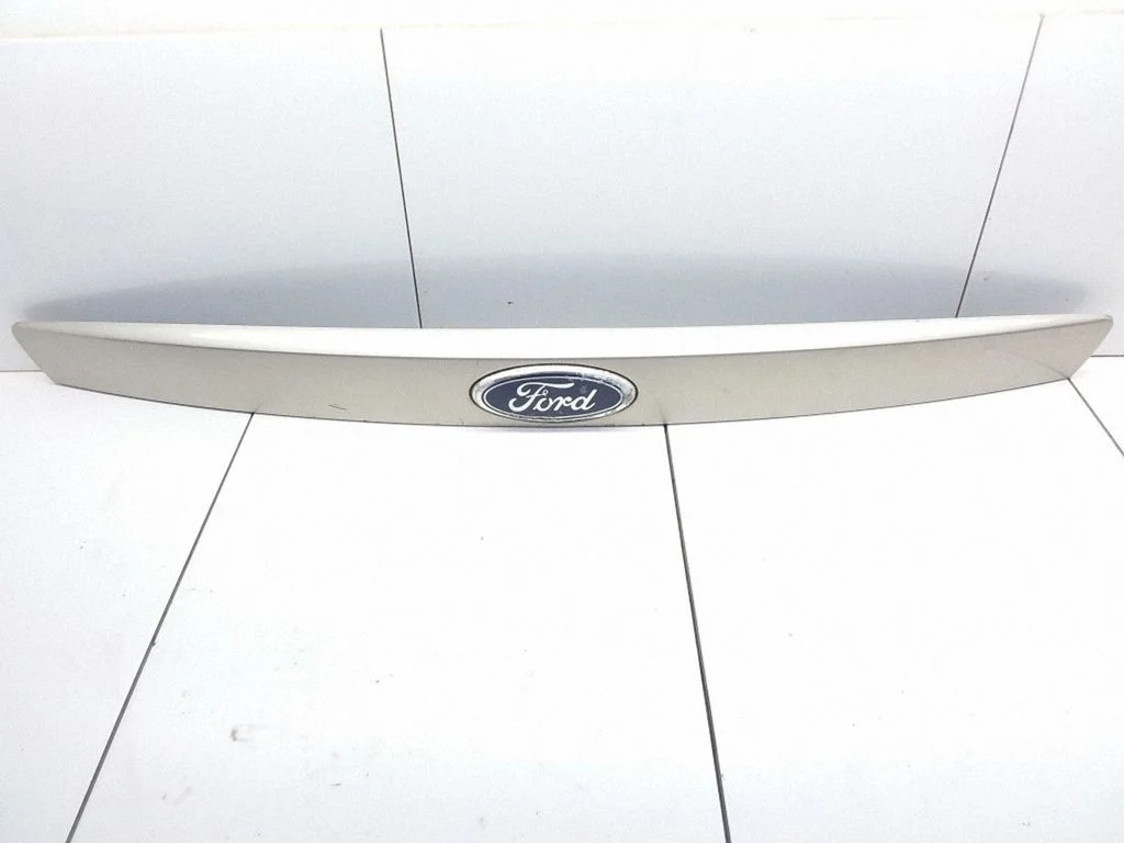 Trunk door license plate light bar 1S71F43400