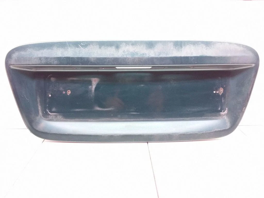 Trunk door license plate light bar – Nissan Almera N16 (2000-2010)