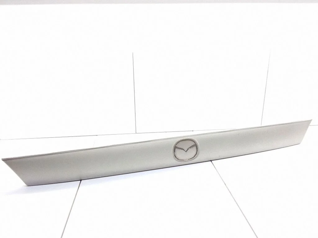 Trunk door license plate light bar GE4T50811
