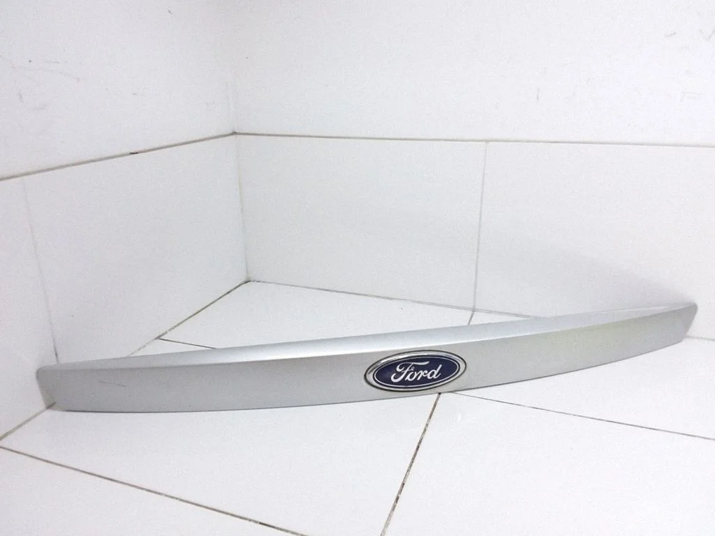 Trunk door license plate light bar – Ford Mondeo Mk III (2000-2007)