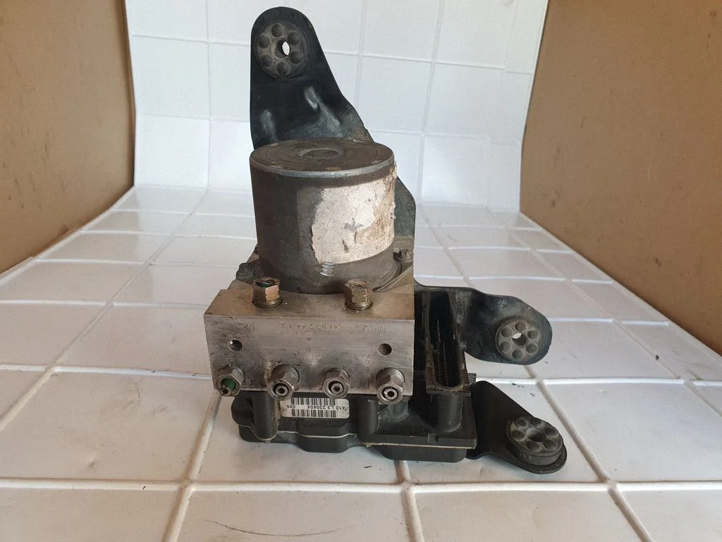 ABS pump bracket – Renault Scenic II - Grand scenic II (2003-2006)