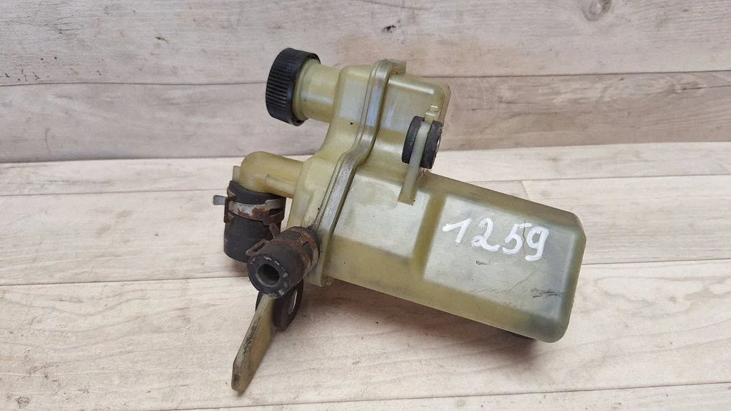 Brake fluid reservoir
