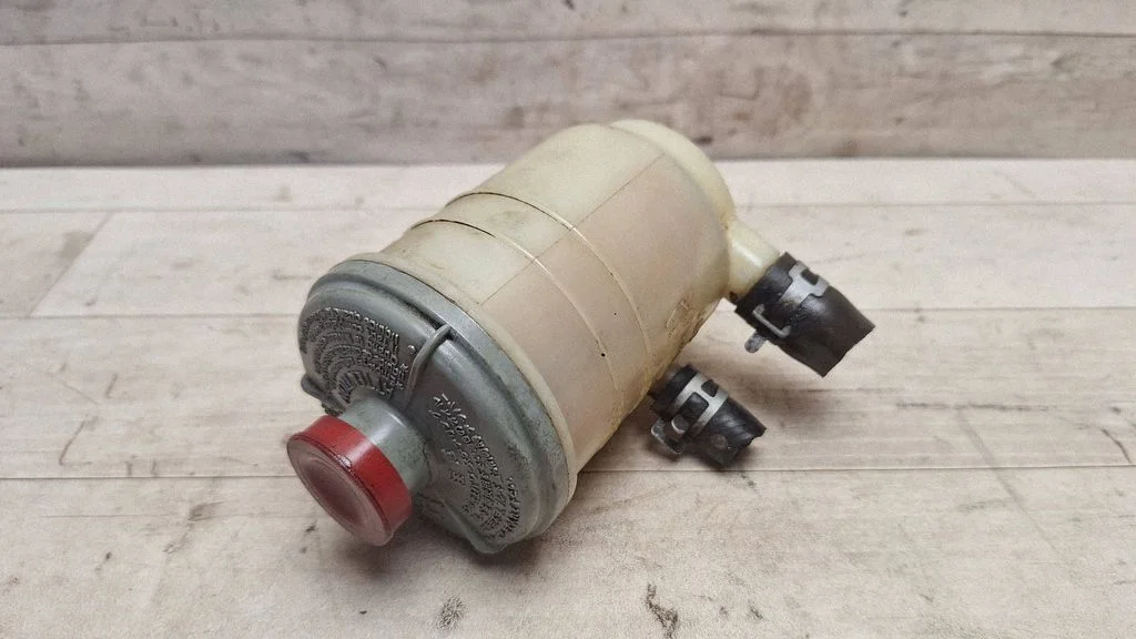 Brake fluid reservoir