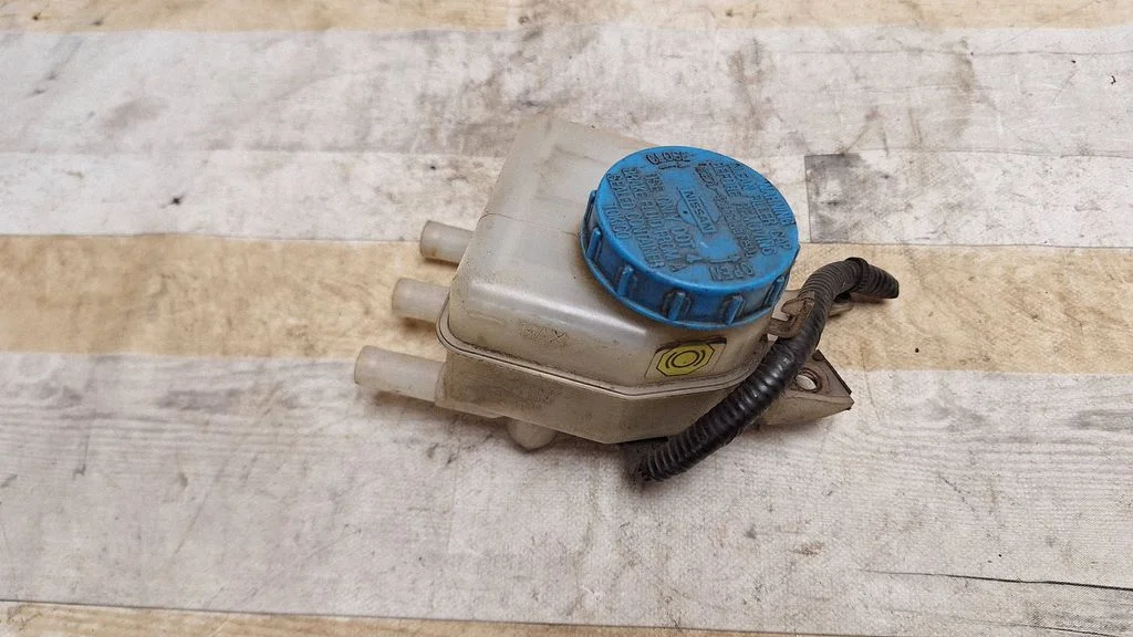 Brake fluid reservoir