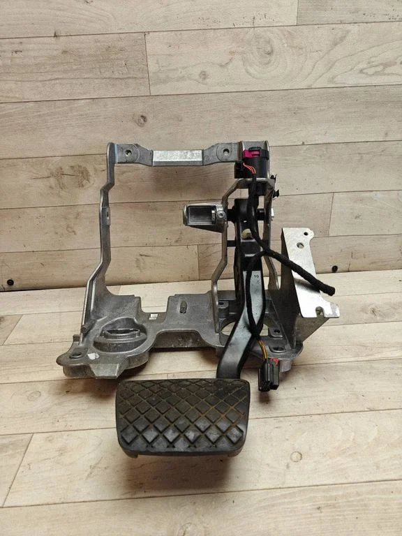 Brake pedal – Audi Q5 SQ5 8R (2008-2017)