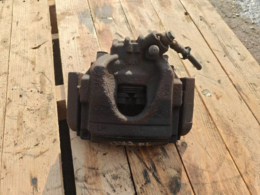 Front brake caliper – front left