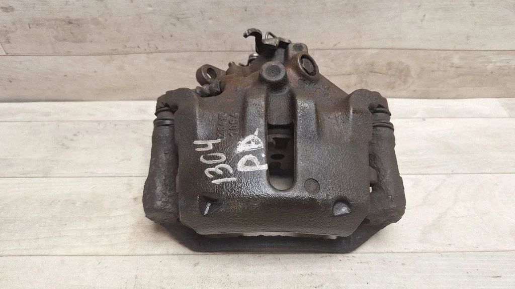 Front brake caliper – front right