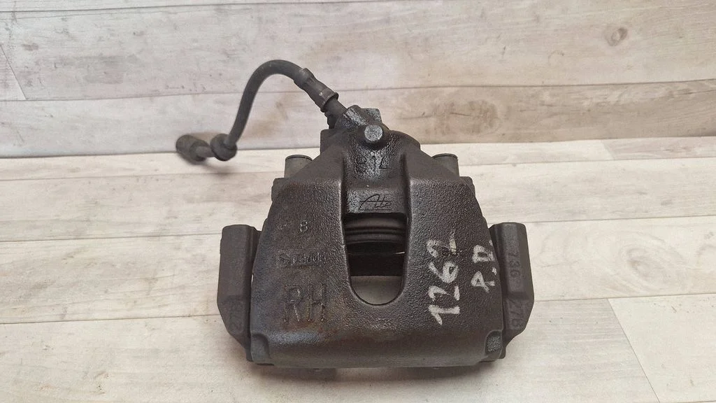 Front brake caliper – front right