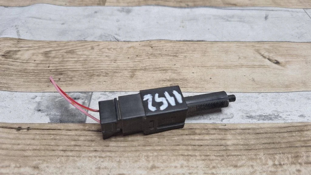 Brake pedal sensor switch – Nissan X-Trail T30 (2001-2007)