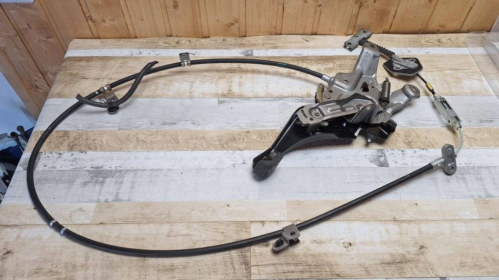 Handbrake/parking brake lever assembly