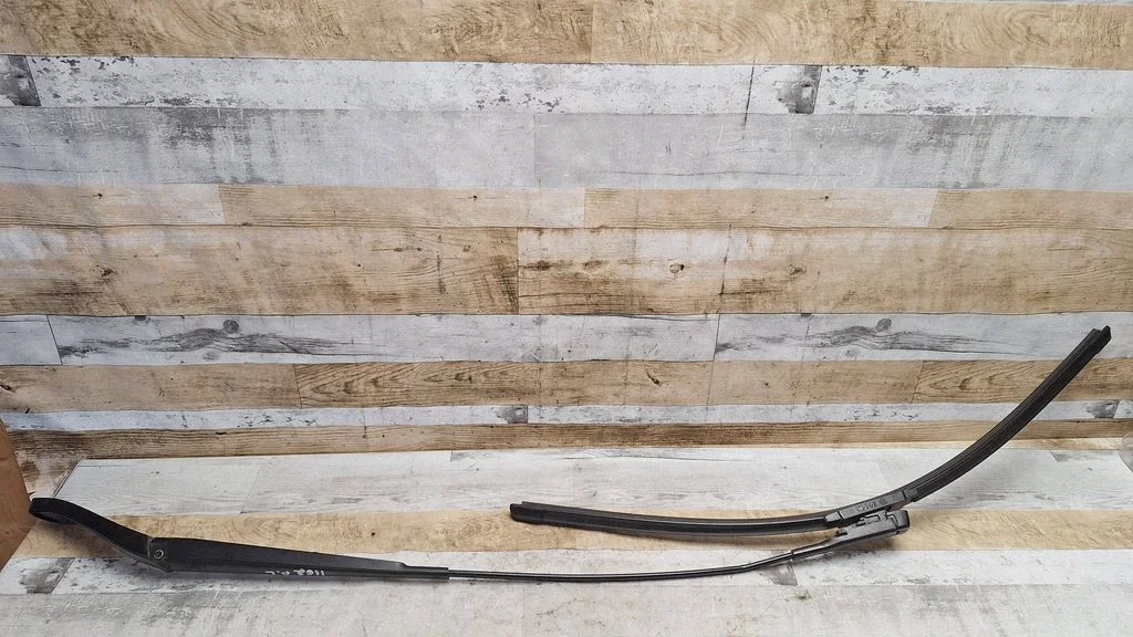 Windshield/front glass wiper blade – Ford C-MAX II (2010-2019)