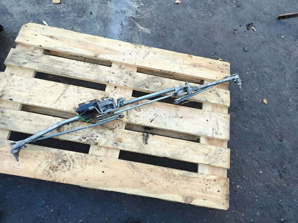 Front wiper linkage and motor 404496