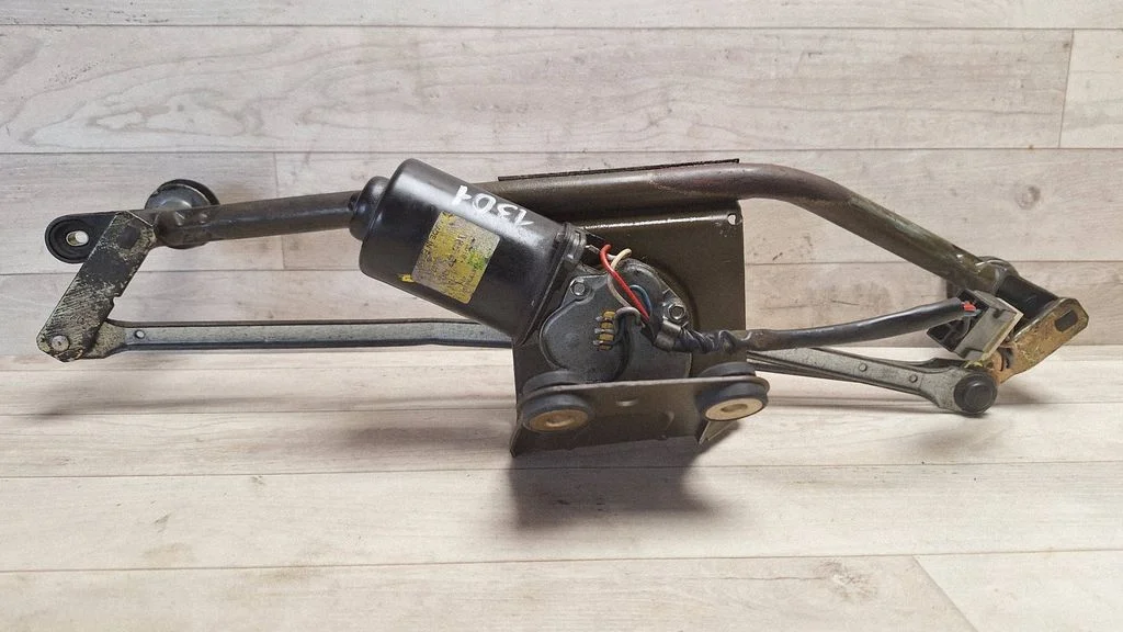 Front wiper linkage and motor – Mercedes-Benz Vito Viano W638 (1996-2003)