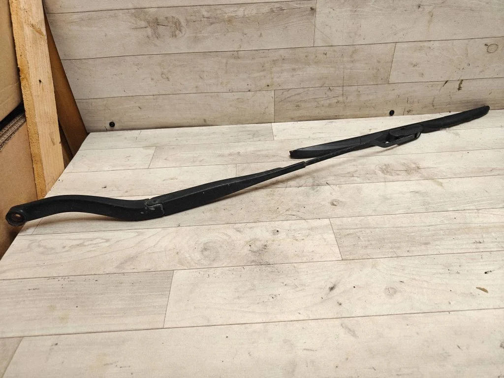 Front wiper blade arm – Opel Vectra C (2002-2005)