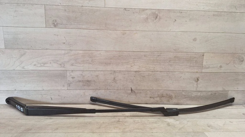 Front wiper blade arm 9686437680