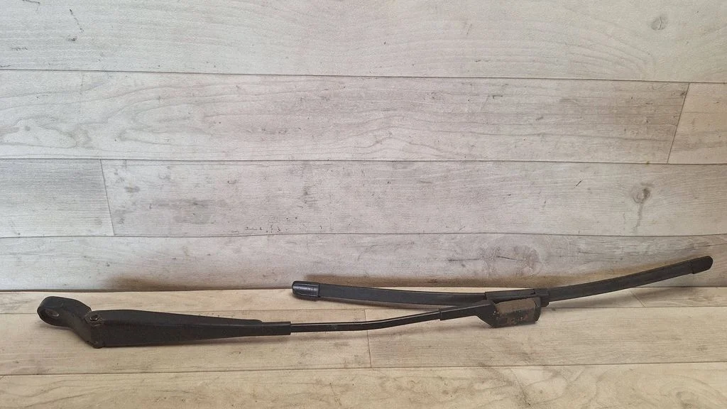 Front wiper blade arm 5J1955409B