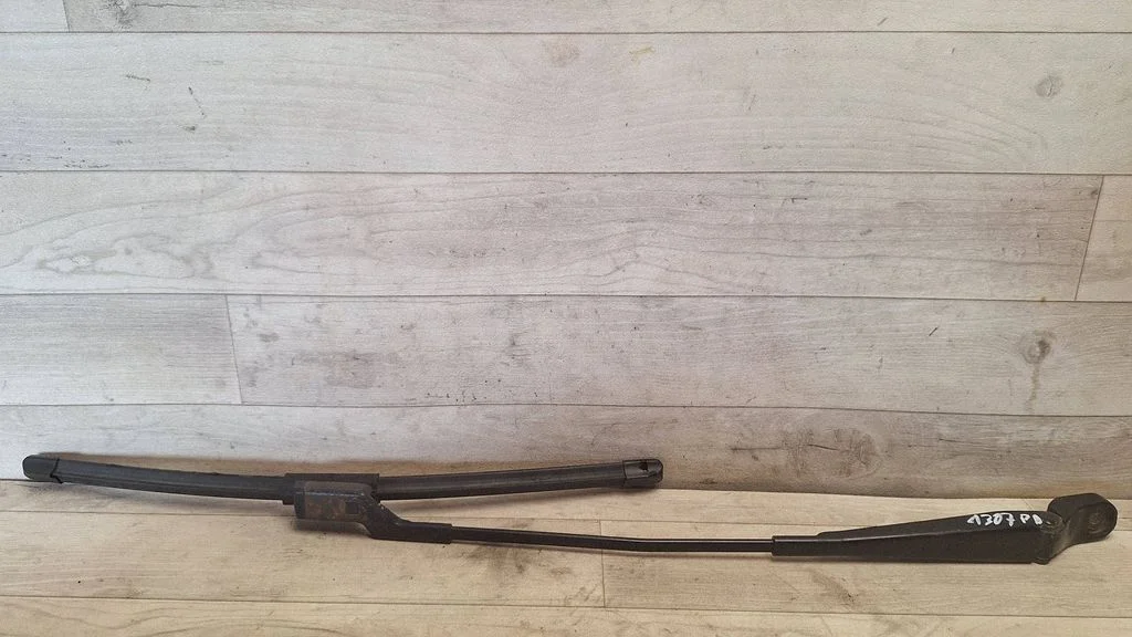 Front wiper blade arm 5J1955410B