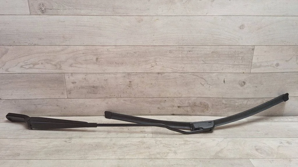 Front wiper blade arm – front left