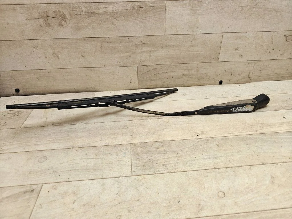 Rear wiper blade arm R489AR