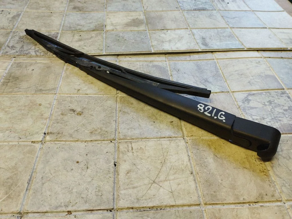 Rear wiper blade